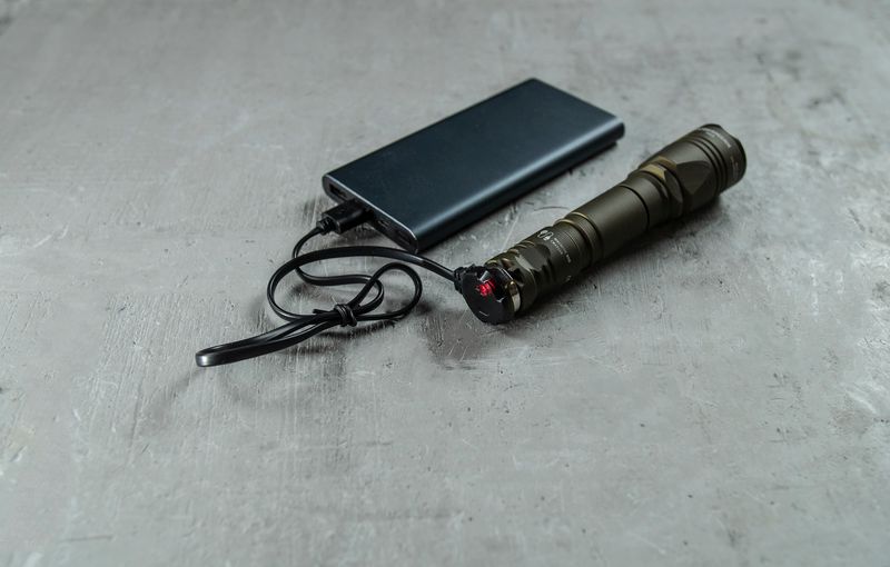 Armytek Dobermann Pro Magnet USB Olive (Warmweiß)